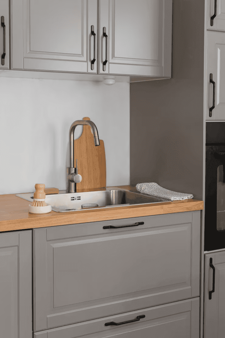 Discover practical tips and strategies for achieving a stylish and functional bathroom renovation on a budget, including DIY projects, cost-saving measures, and planning advice.